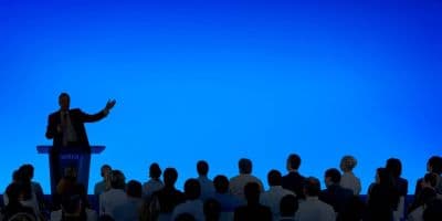 Nghệ thuật quyến rũ khán giả trong thuyết trình